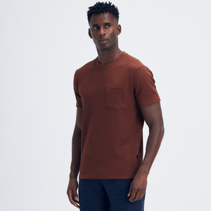 Camiseta com Bolso Texturizada Marrom Original Penguin